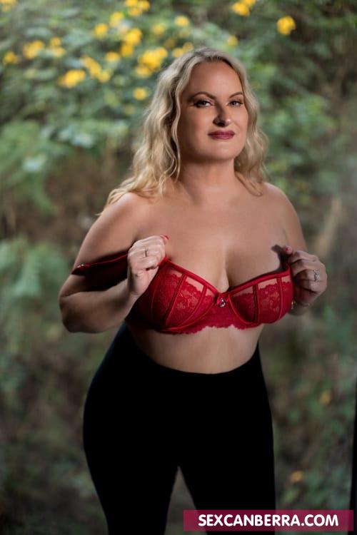 Call Girl Nikki Cox (41 age, Canberra)