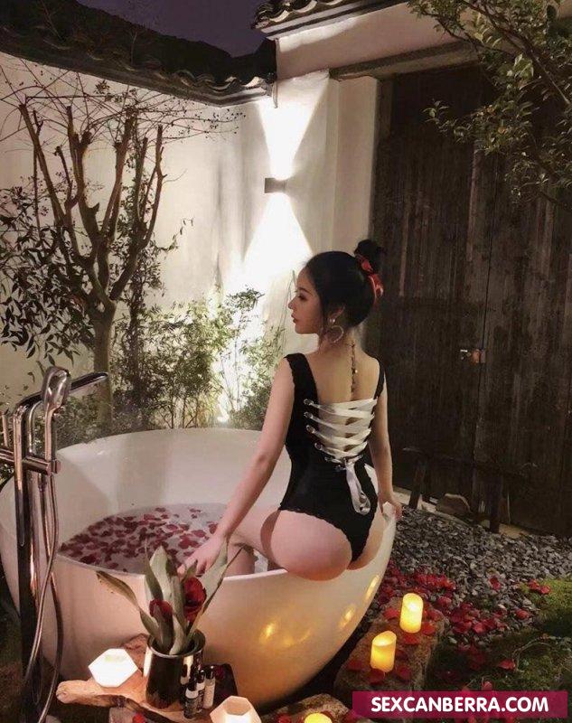 Call Girl Tina (20 age, Canberra)